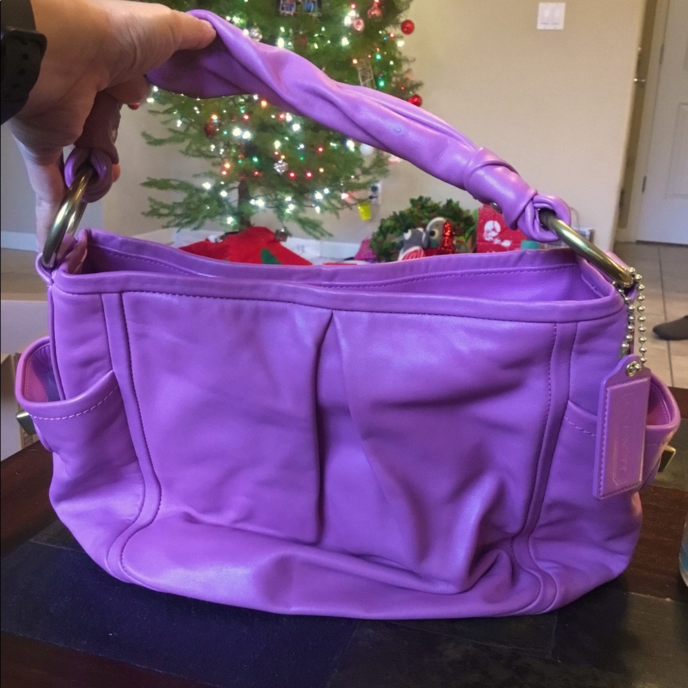 Rose/mauve purse. Sophisticated color & Nice medium size that doesn’t feel bulky